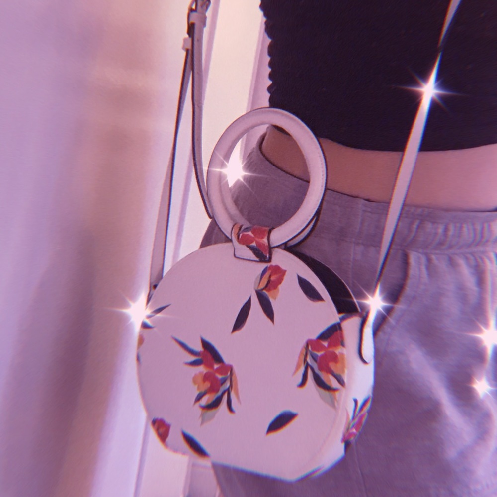 CUTE RETRO STYLE CROSS BODY !